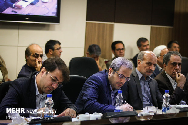 نشست فعالان اقتصادی با رئیس سازمان برنامه و بودجه