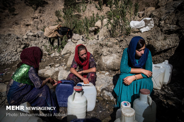 Life goes on in Kermanshah quake-hit areas