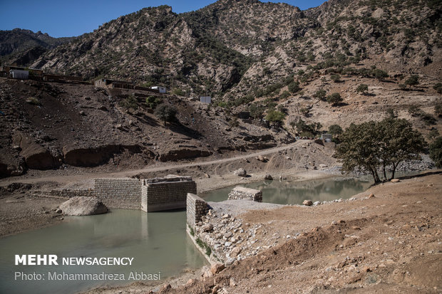 Life goes on in Kermanshah quake-hit areas