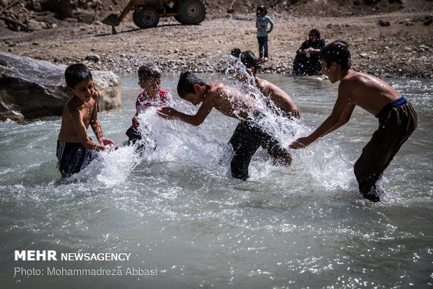 Life goes on in Kermanshah quake-hit areas