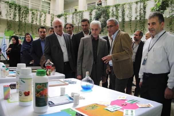 وزیر علوم از پژوهشگاه ملی ژنتیک و زیست فناوری بازدید کرد