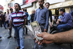 تراجع حاد للصرف الأجنبي أمام الريال الإيراني
