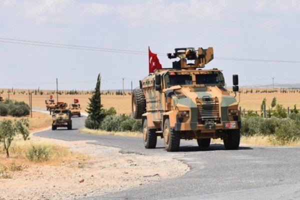 آمریکا گشت زنی مشترک با ارتش ترکیه در منبج سوریه را ادامه می‌دهد