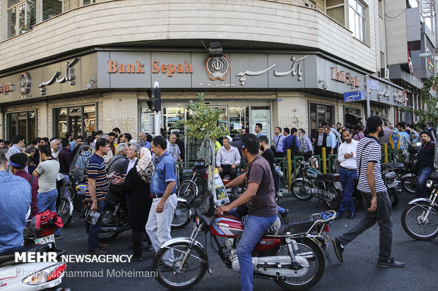 شلوغی بازار ارز میدان فردوسی