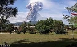 زلزال اندونيسيا يوقظ بركان سوبوتان من سباته