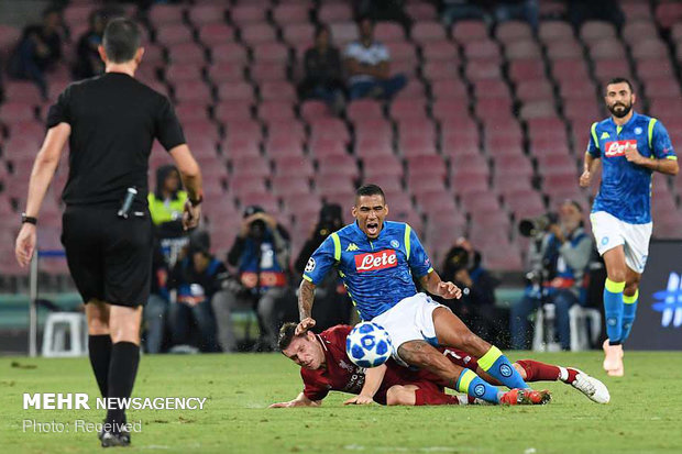 دیدار تیم های ناپولی و لیورپول