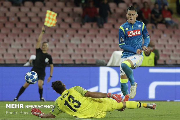دیدار تیم های ناپولی و لیورپول