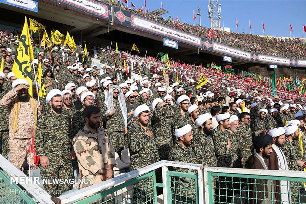 قائد الثورة الاسلامية في ملتقى قوات التعبئة في طهران 