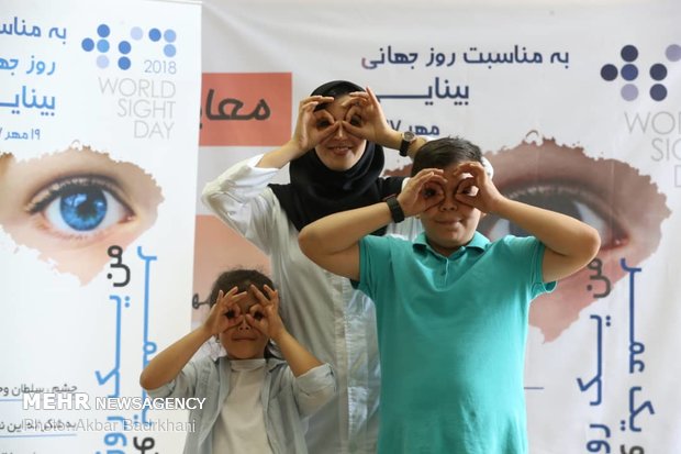 ویزیت رایگان چشم پزشکی به مناسبت روز جهانی بینایی در مرکز پزشکی آموزشی طرفه