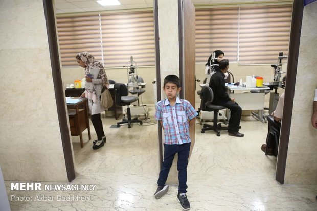 ویزیت رایگان چشم پزشکی به مناسبت روز جهانی بینایی در مرکز پزشکی آموزشی طرفه