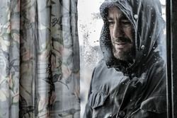 Mohsen Tanabandeh acts in a scene from “Rona, Azim’s Mother” directed by Jamshid Mahmudi.