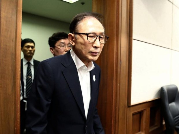 جنوبی کوریا، سابق صدر کو کرپشن کے الزام میں 15 سال قید کی سزا
