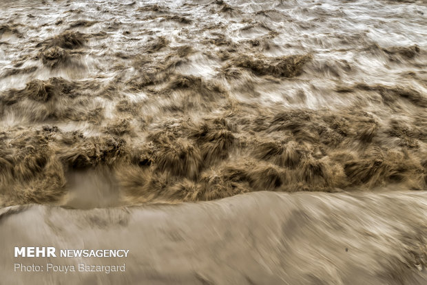 Heavy rain causes flash flood in Gilan