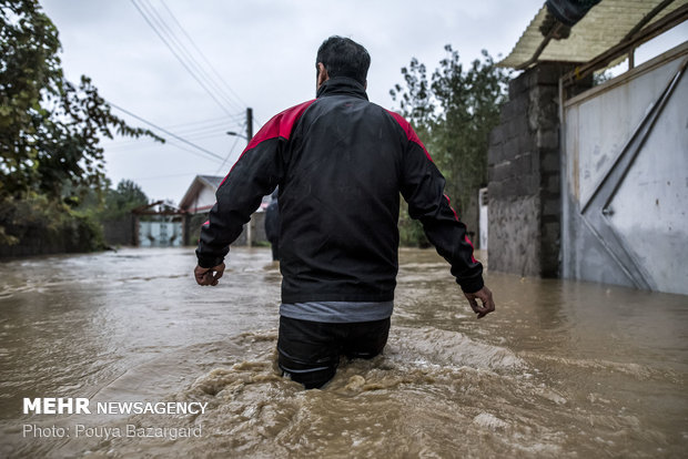 Heavy rain causes flash flood in Gilan