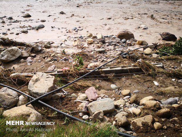 Flash floods sweep away people's houses in northern Iran
