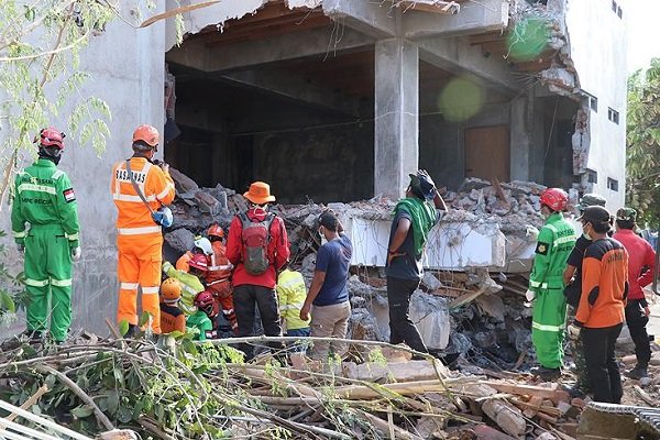 Endonezya'daki depremde ölü sayısı artıyor