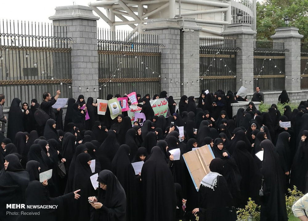روایتی از تجمع شهروندان در اعتراض به عدم اجرای قانون حجاب
