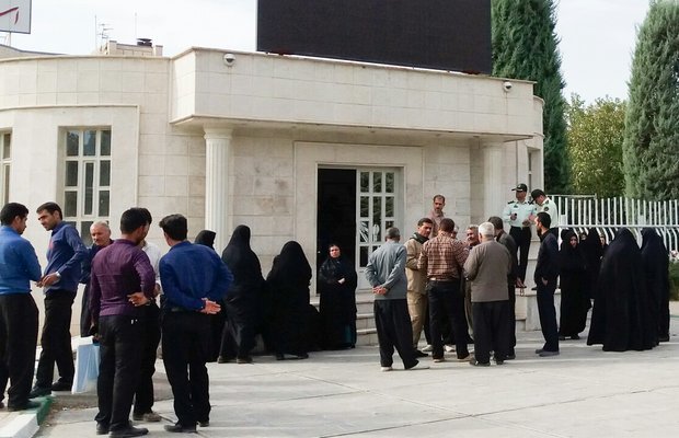 تجمع چندین‌باره «کهریزی ها» مقابل استانداری 
