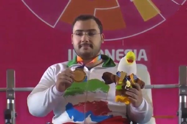 Iran’s Rostami breaks world record, earns gold in powerlifting