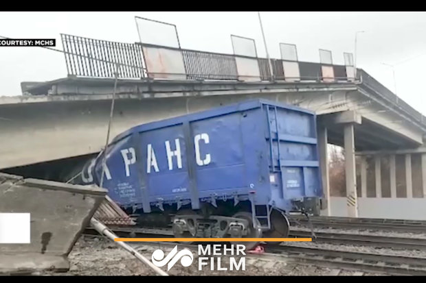 فلم/ روس میں پل ایک ٹرین پرگرگیا