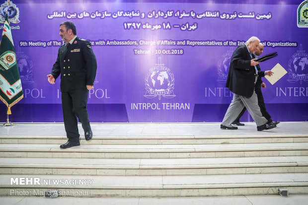 لقاء قائد الشرطة الايراني والسفراء الأجانب المقيمين في طهران