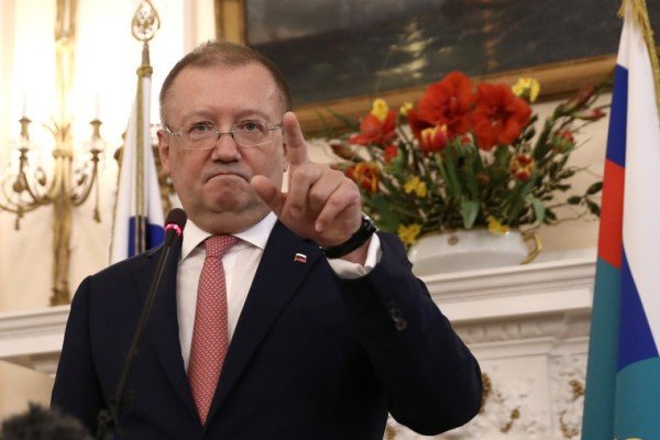 انگلیس در روند جایگزینی دیپلماتهای اخراجی روسیه مانع تراشی می کند