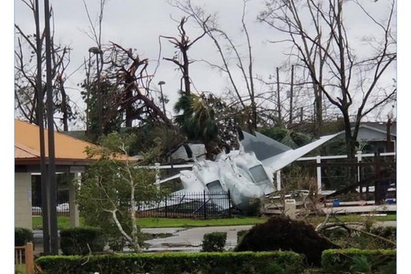 چند جنگنده اف-۲۲، اف-۱۶ و اف-۱۵ در ابرطوفان «مایکل» آسیب دیده‌اند