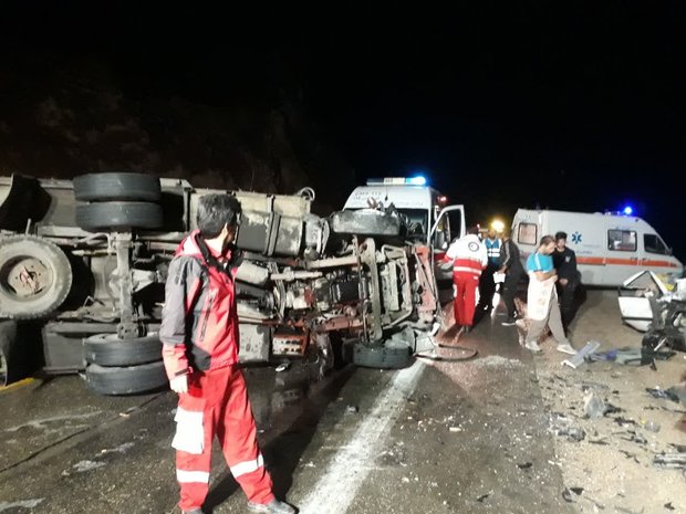 ۷ نفر در تصادف زنجیره در منوجان جان باختند