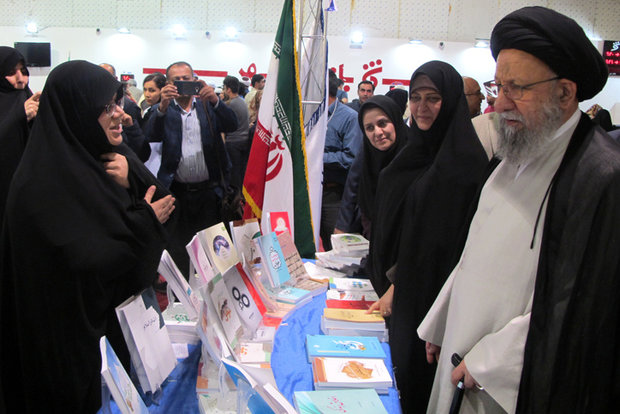 رواج فرهنگ کتابخوانی در بین مردم سبب ارتقاء جامعه خواهد شد