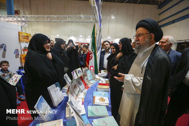 نمایشگاه کتاب گلستان