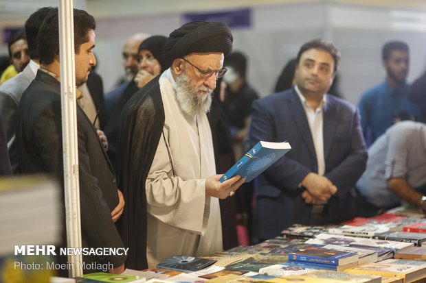 نمایشگاه کتاب گلستان