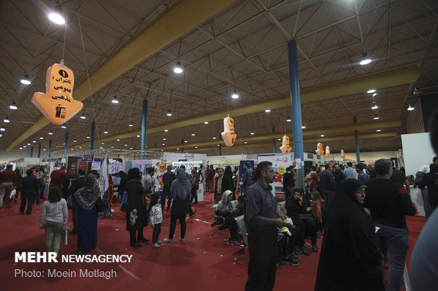 نمایشگاه کتاب گلستان