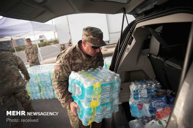 بازدید ترامپ از مناطق طوفان زده فلوریدا‎