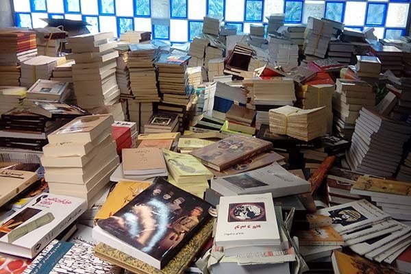 پلمب یک کتابفروشی به دلیل فروش کتب قاچاق