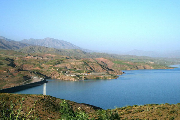 نمایی از سرریز شدن سد طالقان 