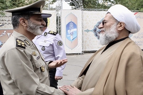 فرمانده کل ارتش با حجت‌الاسلام محمدحسنی دیدار کرد