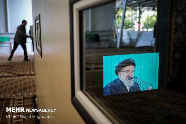Ayatollah Khatami leads Tehran Friday prayers 