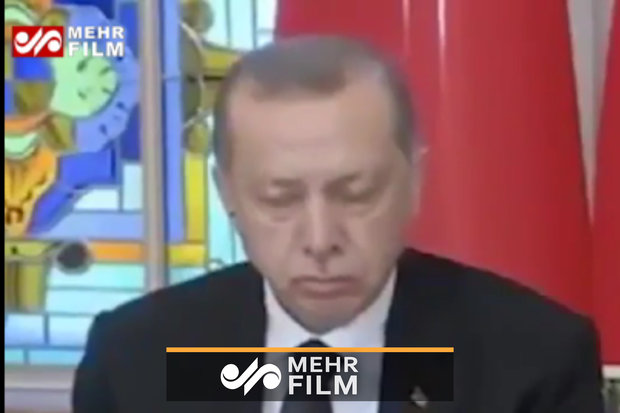 فلم/  پر یس کانفرنس کے دوران اردوغان پر نیند کا غلبہ