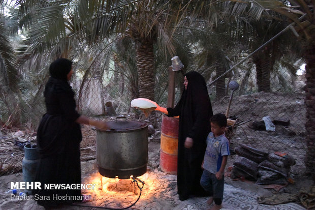 خدمت رسانی زنان و کودکان به زائران اربعین