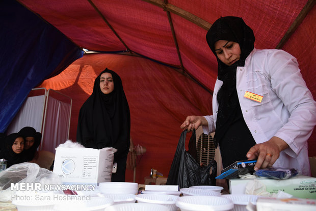 خدمت رسانی زنان و کودکان به زائران اربعین