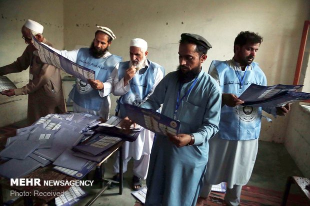 انتخابات پارلمانی افغانستان پایان یافت/اشرف‌غنی از مردم تشکر کرد