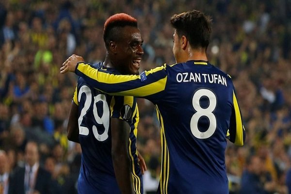 Emenike'den mesaj: "Burası Fenerbahçe"