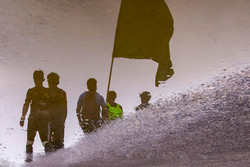 المسير الأربعيني تحت المطر على طريق الحسين (ع) /صور