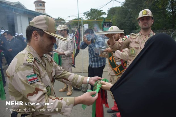 Iranian border guards welcome foreign Arbaeen pilgrims