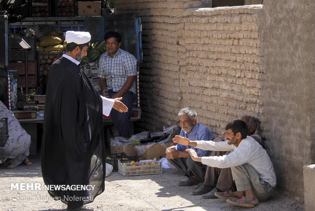 امرار معاش یک روحانی کشاورز در کنار تبلیغ