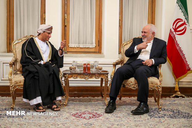 Zarif, Oman's MoFA undersecretary discuss regional issues