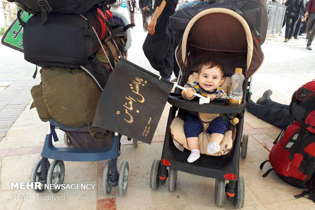 تردد زوار در مرز مهران