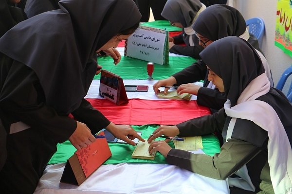 انتخابات شورای دانش‌آموزی در مدارس لرستان برگزار شد