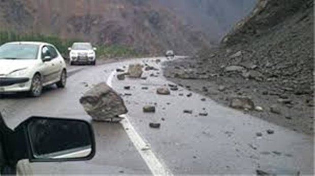 احتمال ریزش سنگ در جاده حمیل- سرابله به دلیل بارش باران
