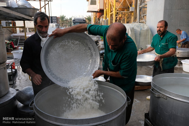 ۱۲۰ نفر در موکب لواسان به زائران اربعین خدمت رسانی می کنند